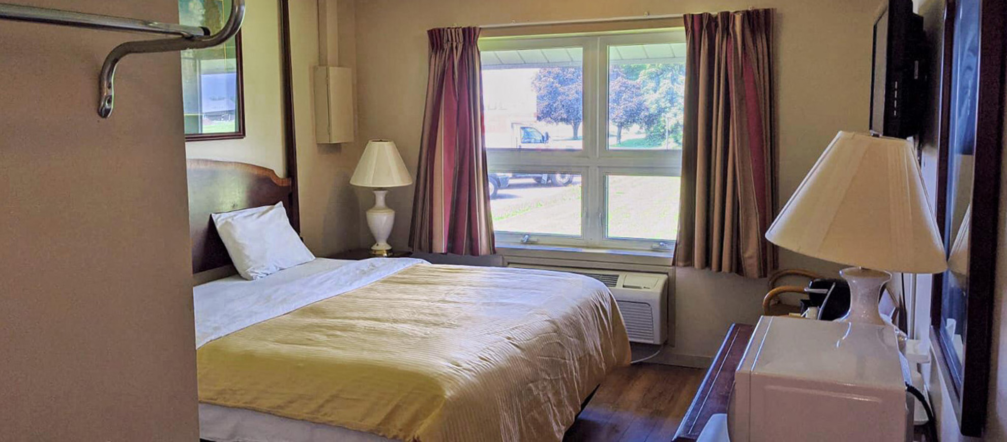 King-bed-room